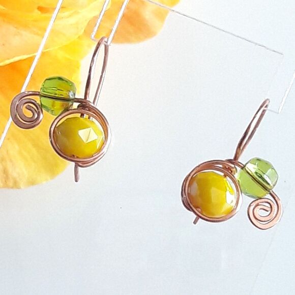 artisan earrings 623#mfs small dainty yellow Czech green bead leaf threader on c - Picture 2 of 4